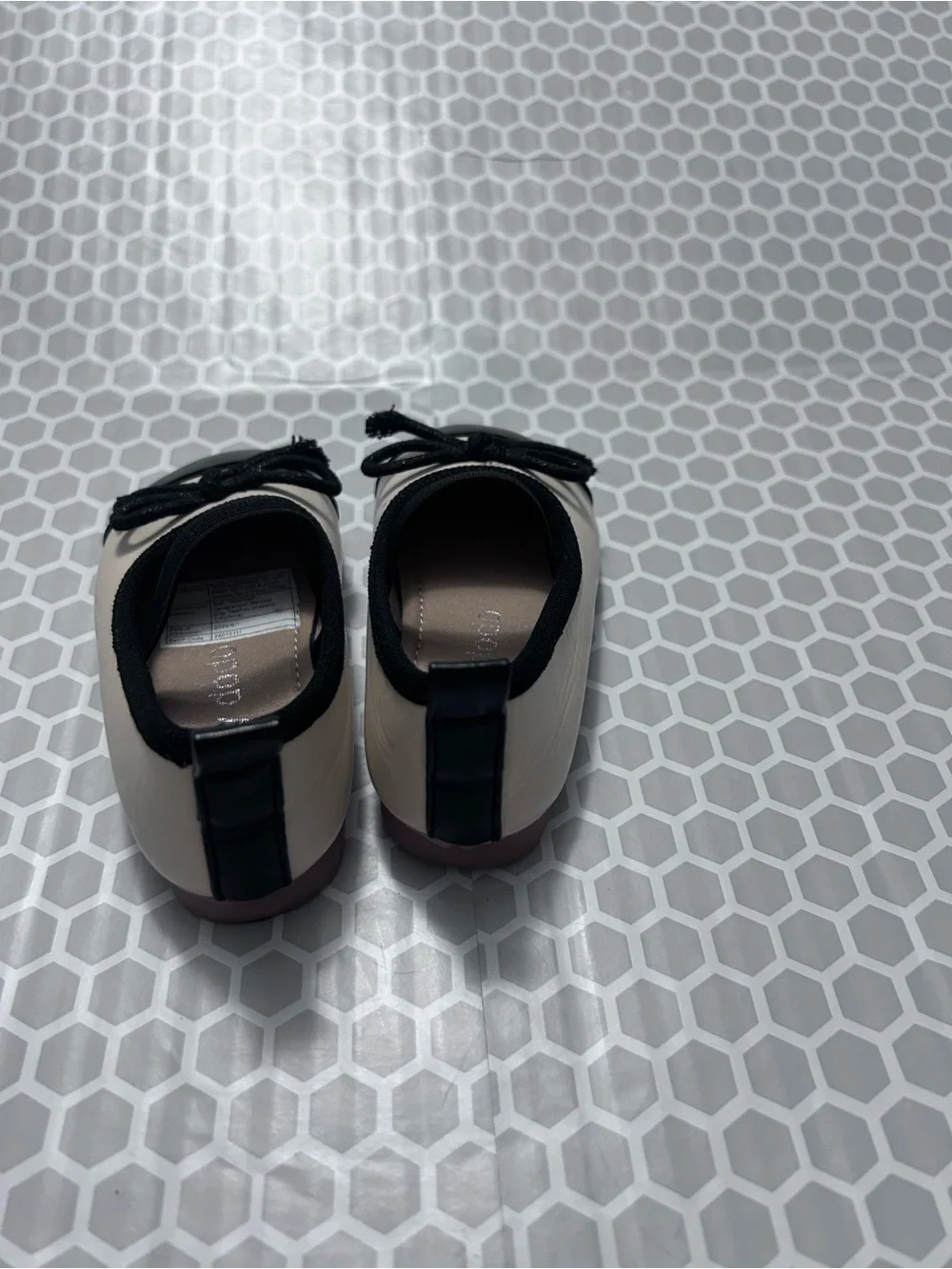 Girls Cream & Black Bow Mary Jane Dress Shoes Slip On Size 5.5